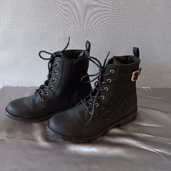 Place Black Boots Size 6 Y2K Grunge Hipster Motorcycle Biker Combat Gold Zip Lac - Picture 3 of 17